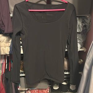 Like new lulu long sleeve athletic shirt. Fitted.